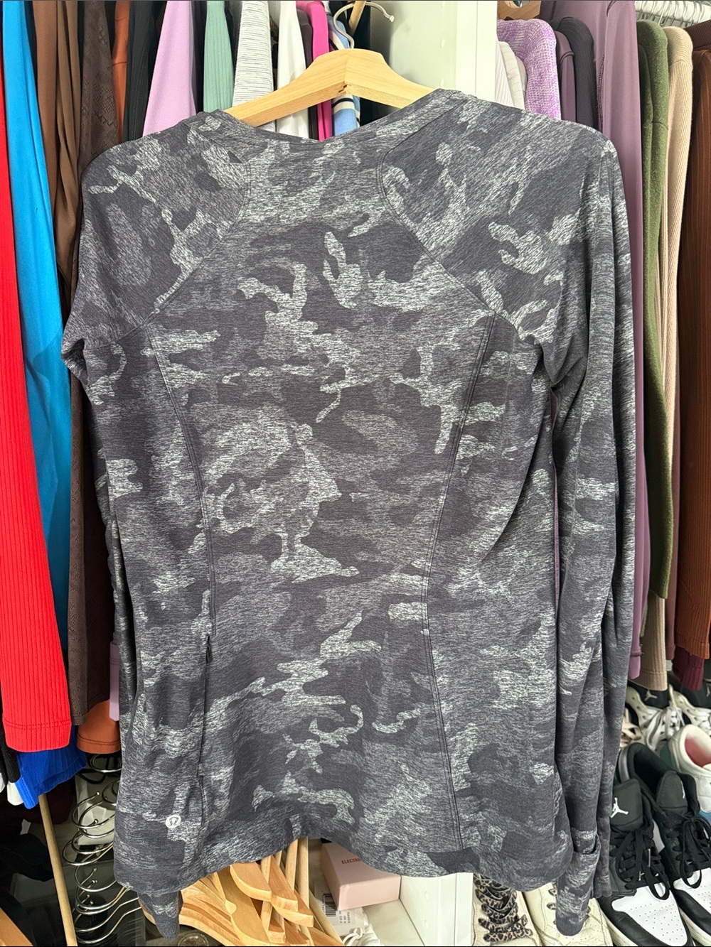 Lululemon Gray Camo Long-Sleeve Women's Top - Picture 2 of 3